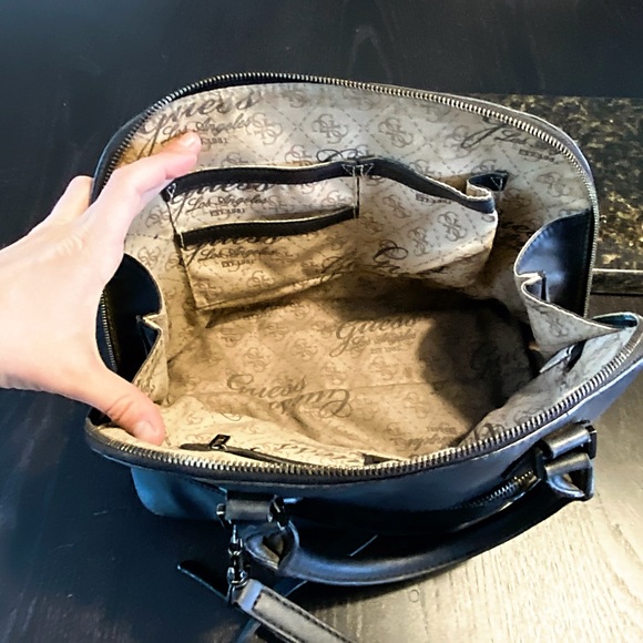 ▪️ Guess Leather Purse ▪️ - Picture 3 of 4